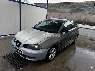 Usado Seat Ibiza Stella 75 CV (55 kW) 2004 Gris / plata Utilitario