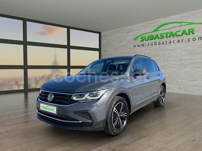 Gris / plata Usado 2021 VW Tiguan Life SUV | 21.700 € (Precio justo)
