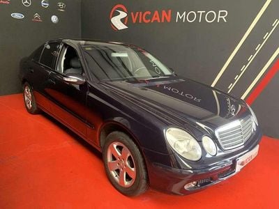 Usado Mercedes E220 150 CV (110 kW) 2002 Negro Berlina