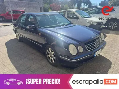 Usado Mercedes E280 Classic 230 CV (169 kW) 2001 Azul Berlina