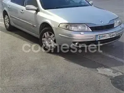Usado Renault Laguna II Authentique 100 CV (73 kW) 2003 Gris / plata Berlina