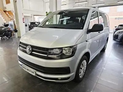 Usado VW Caravelle Trendline 150 CV (110 kW) 2017 Gris Van