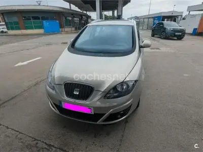 Usado Seat Altea XL Reference 105 CV (77 kW) 2011 Beige Monovolumen