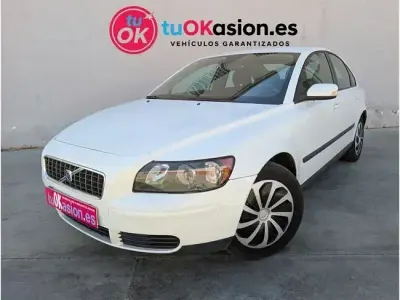 Usado Volvo S40 Kinetic 136 CV (100 kW) 2004 Blanco Berlina
