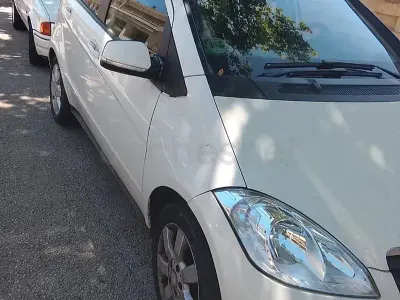 Usado Mercedes A180 Elegance 109 CV (80 kW) 2011 Blanco Utilitario