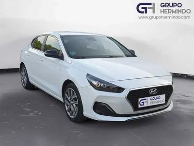 Begagnad Hyundai i30 Style 140 HK (102 kW) 2020 Vit