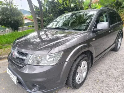 Usado Fiat Freemont Lounge 140 CV (102 kW) 2016 Gris / plata SUV
