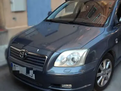Usado Toyota Avensis Executive 116 CV (85 kW) 2004 Gris Berlina