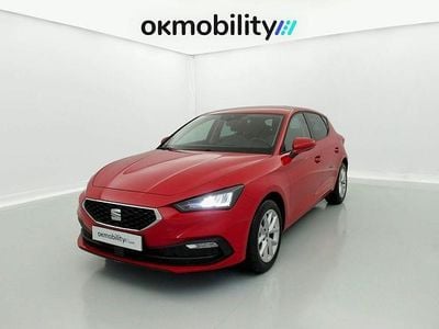 Usado Seat Leon Style 110 CV (80 kW) 2021 Rojo desire/gris