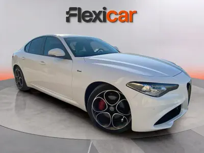 Usado Alfa Romeo Giulia Sprint 200 CV (147 kW) 2021 Blanco Berlina