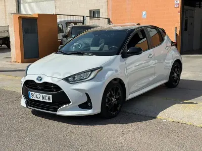 Usado Toyota Yaris Hybrid Plus 116 CV (85 kW) 2022 Blanco Berlina