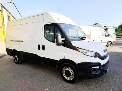 Begagnad Iveco Daily 126 HK (92 kW) 2017 Vit Sedan