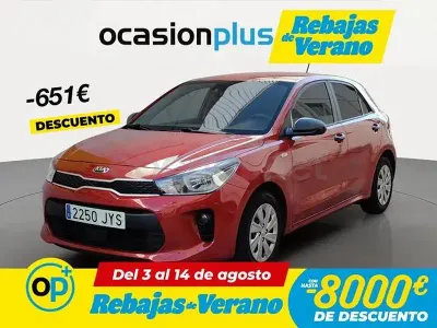 Usado Kia Rio 84 CV (61 kW) 2017 Rojo Berlina