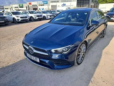 Usado Mercedes CLA200 Shooting Brake 150 CV (110 kW) 2022 Azul Familiar