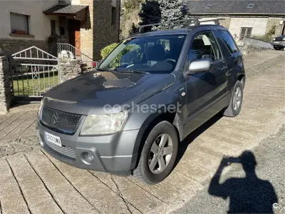 Usado Suzuki Grand Vitara 129 CV (94 kW) 2006 Gris / plata SUV