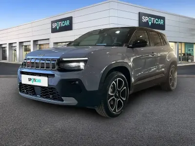 Usado Jeep Avenger Summit 110 CV (80 kW) 2026 Gris SUV