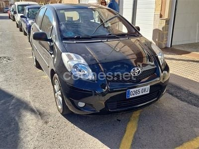 Usado Toyota Yaris Active 69 CV (50 kW) 2010 Negro Berlina