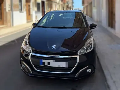 Usado Peugeot 208 83 CV (61 kW) 2018 Azul Utilitario