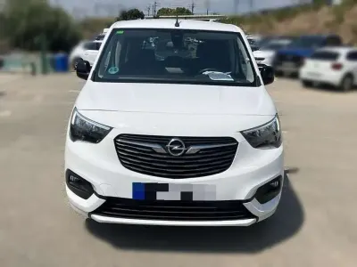 Usado Opel Combo Elegance 102 CV (75 kW) 2022 Blanco Monovolumen