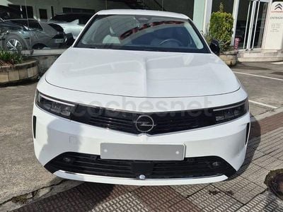 Usado Opel Astra Elegance 130 HP (95 kW) 2023 Branco Sedan