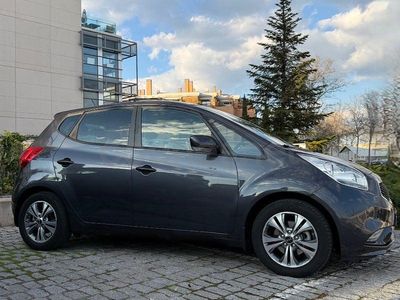 Usado Kia Venga 128 CV (94 kW) 2016 Gris / plata Utilitario
