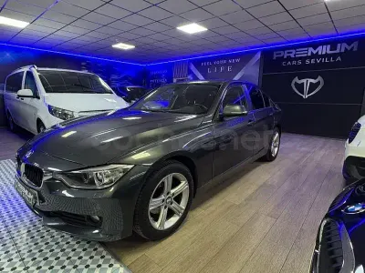 Usado BMW 318 Comfort Edition 143 CV (105 kW) 2015 Gris / plata Berlina