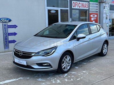 Usado Opel Astra Dynamic 136 CV (100 kW) 2019 Gris / plata Berlina
