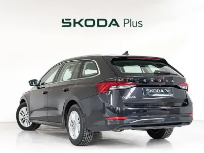Usado Skoda Octavia Ambition 115 CV (84 kW) 2023 Negro Familiar