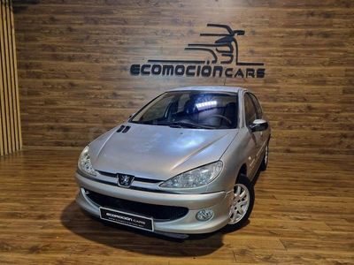 Usado Peugeot 206 70 CV (51 kW) 2004 Gris / plata Berlina