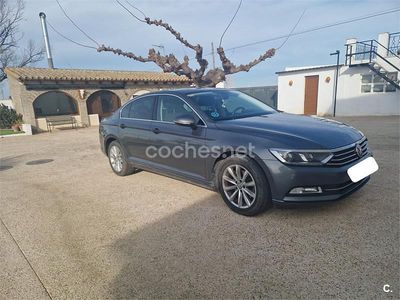 Usado VW Passat Advance 150 CV (110 kW) 2015 Gris / plata Berlina