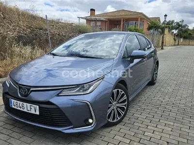 Usado Toyota Corolla 122 CV (89 kW) 2020 Gris / plata Berlina