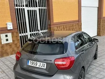 Usado Mercedes A180 AMG line 122 CV (89 kW) 2015 Gris / plata Utilitario