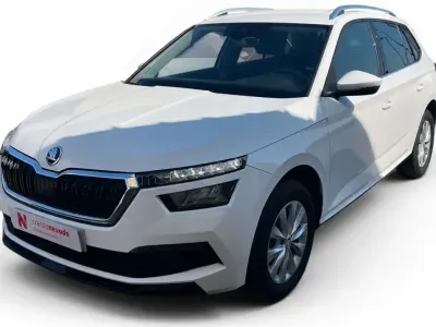 Usado Skoda Kamiq Ambition 110 CV (80 kW) 2021 Blanco SUV