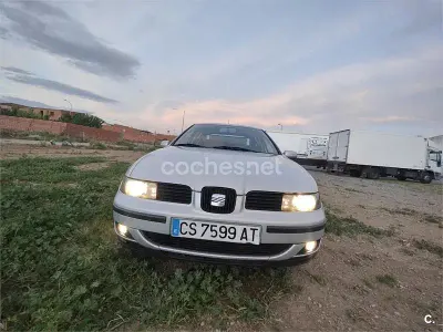 Usado Seat Toledo Stella 110 CV (80 kW) 1999 Gris / plata Berlina