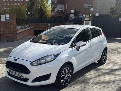 Blanco Usado 2016 Ford Fiesta Trend Berlina | 5100 €