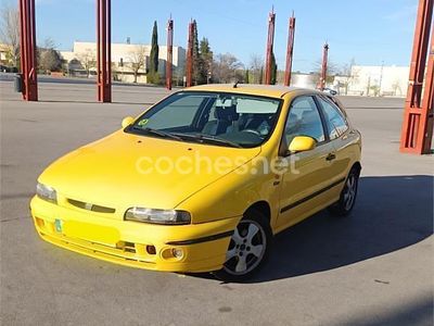 Usado Fiat Bravo 103 CV (75 kW) 2002 Amarillo Utilitario