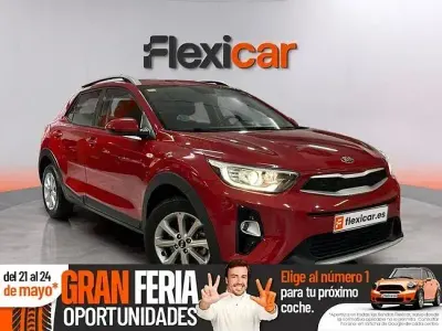 Usado Kia Stonic 100 CV (73 kW) 2018 Rojo SUV
