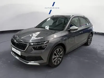 Usado Skoda Kamiq 110 CV (80 kW) 2022 Gris / plata SUV