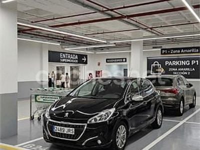 Usado Peugeot 208 Allure 100 CV (73 kW) 2016 Negro Utilitario