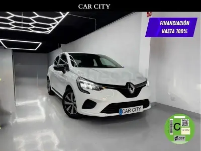 Begagnad Renault Clio V Equilibre 101 HK (74 kW) 2023 Vit Sedan