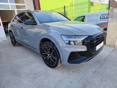 Usado Audi Q8 S-Line 286 CV (210 kW) 2020 Gris / plata SUV
