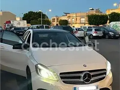 Usado Mercedes A180 Urban 109 CV (80 kW) 2014 Blanco Utilitario
