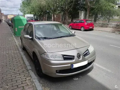 Usado Renault Mégane III 85 CV (62 kW) 2008 Beige Berlina