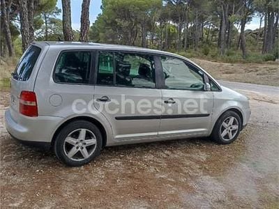 Usado VW Touran Trendline 100 CV (73 kW) 2003 Gris / plata Monovolumen