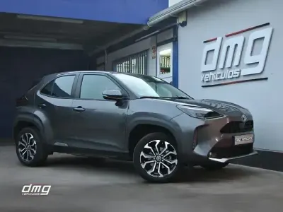 Usado Toyota Yaris Hybrid Style 116 CV (85 kW) 2023 Gris