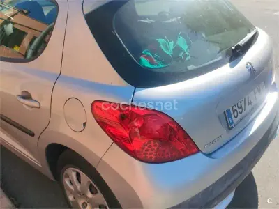 Usado Peugeot 207 70 CV (51 kW) 2007 Gris / plata Berlina