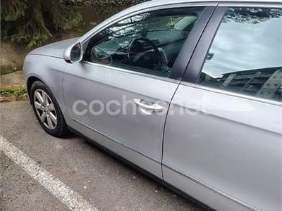 Usado VW Passat Advance 140 CV (102 kW) 2006 Gris / plata Familiar