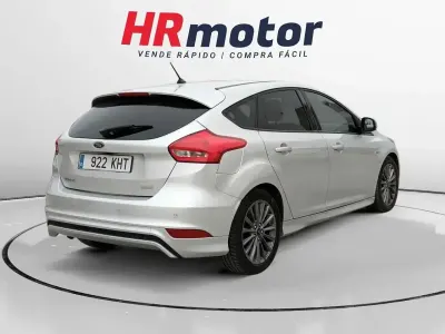 Usado Ford Focus ST-Line 125 CV (91 kW) 2018 Gris Berlina