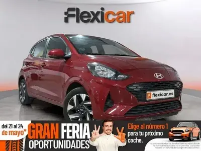 Usado Hyundai i10 67 CV (49 kW) 2023 Rojo Utilitario