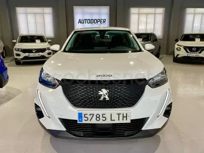 Usado Peugeot 2008 Active 110 CV (80 kW) 2021 Blanco SUV
